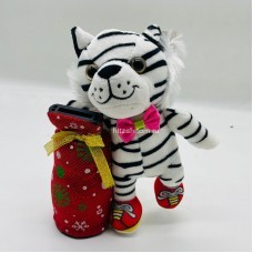 Мягкая игрушка «Белый тигр» с новогодним мешком 19 см оптом